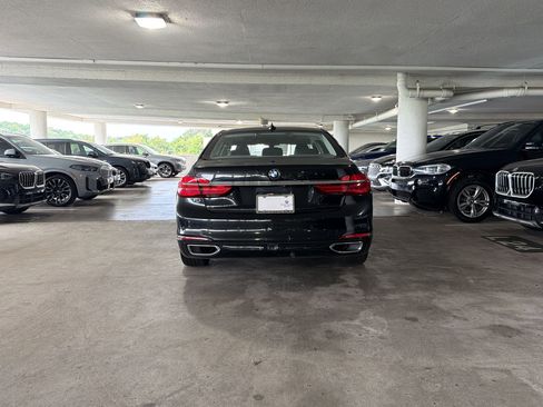 Used 2018 BMW 740i RWD image 9