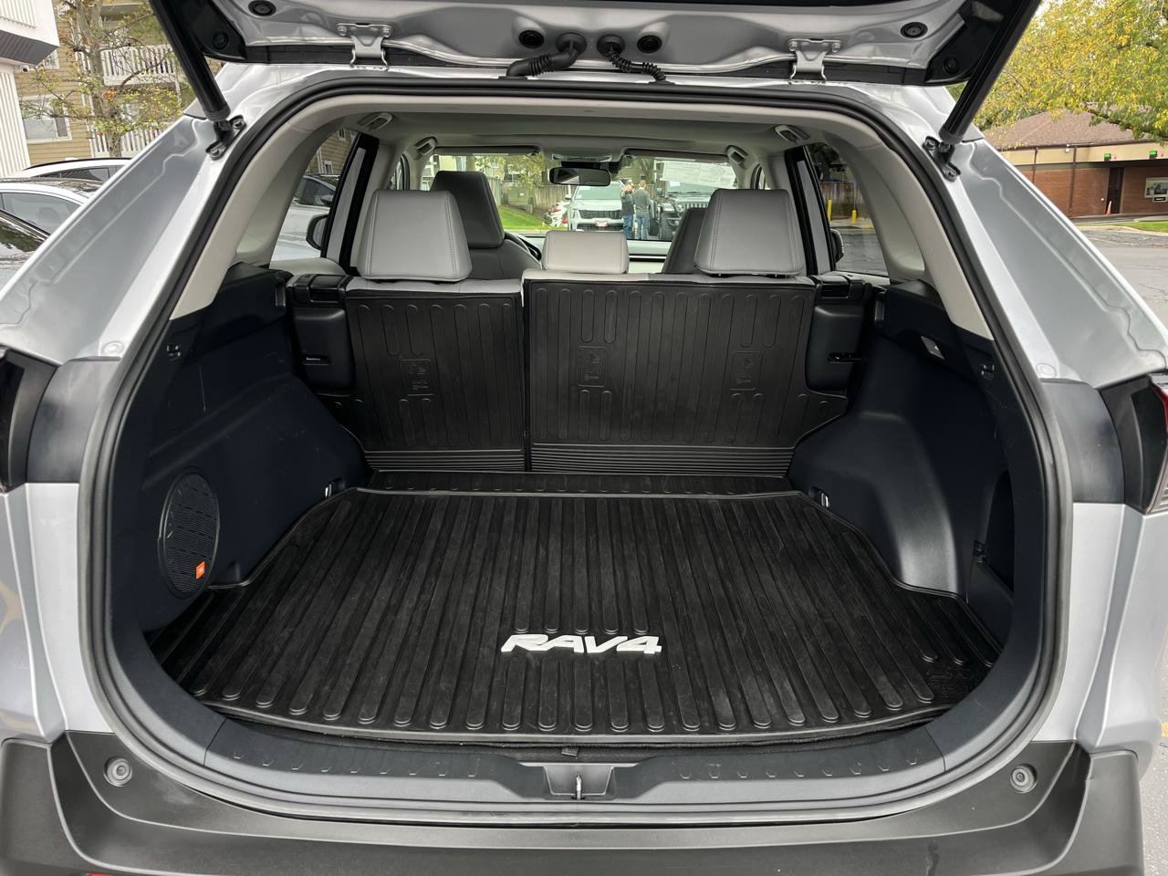 Used 2020 Toyota RAV4 XLE Premium AWD/4WD image 18