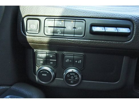 Used 2021 GMC Yukon Denali w/ Denali Premium Package image 19