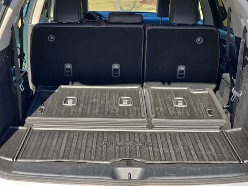 Used 2022 Nissan Pathfinder Platinum w/ Cargo Package image 12