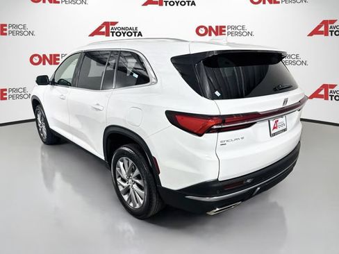 Used 2025 Buick Enclave Preferred AWD/4WD image 5