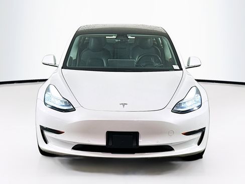 Used 2020 Tesla Model 3 Standard Range Plus image 2