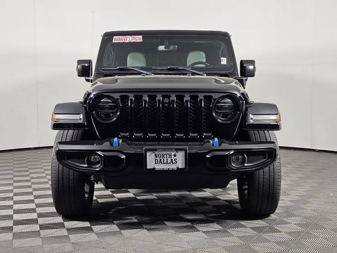 Used 2021 Jeep Wrangler Unlimited Sahara AWD/4WD image 2