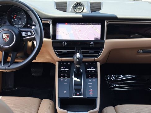 Certified 2022 Porsche Macan AWD/4WD image 20