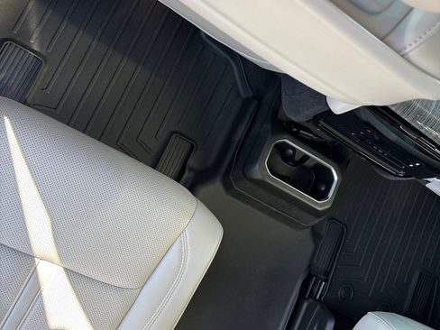 Used 2022 Jeep Wagoneer Series III w/ Flexible Seating Group image 35