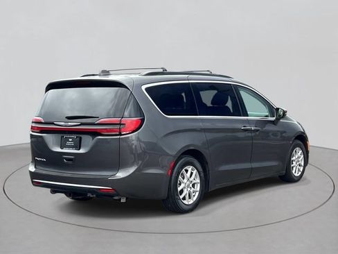 Used 2022 Chrysler Pacifica Touring-L FWD image 4
