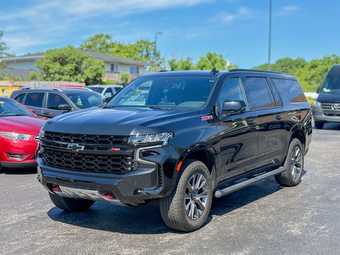 Used 2024 Chevrolet Suburban Z71 w/ Luxury Package AWD/4WD image 5