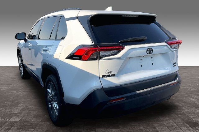 Used 2025 Toyota RAV4 XLE Premium w/ Weather Package AWD/4WD image 4