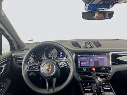 Certified 2026 Porsche Macan AWD/4WD image 25