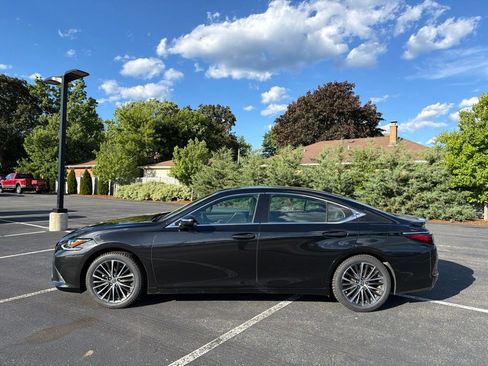 Used 2023 Lexus ES 350 w/ Premium Package FWD image 2