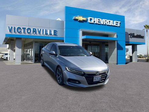 Used 2018 Honda Accord Touring image 3
