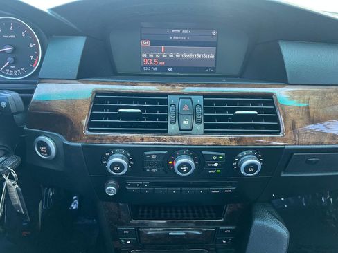 Used 2009 BMW 528i xDrive Sedan image 32