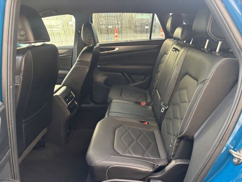 Used 2025 Volkswagen Atlas Cross Sport SE image 25