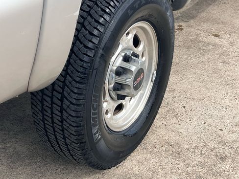 Used 2004 GMC Sierra 2500 SLT w/ Skid Plate Package image 19