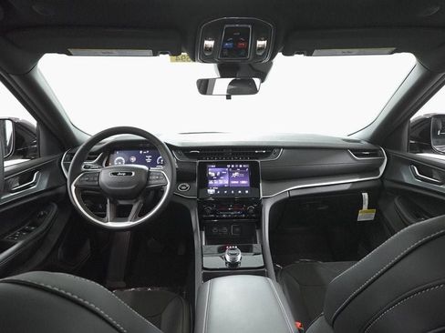 New 2025 Jeep Grand Cherokee L Altitude image 6