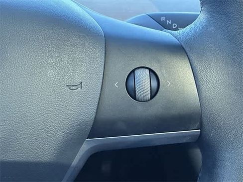 Used 2021 Tesla Model Y Long Range image 25