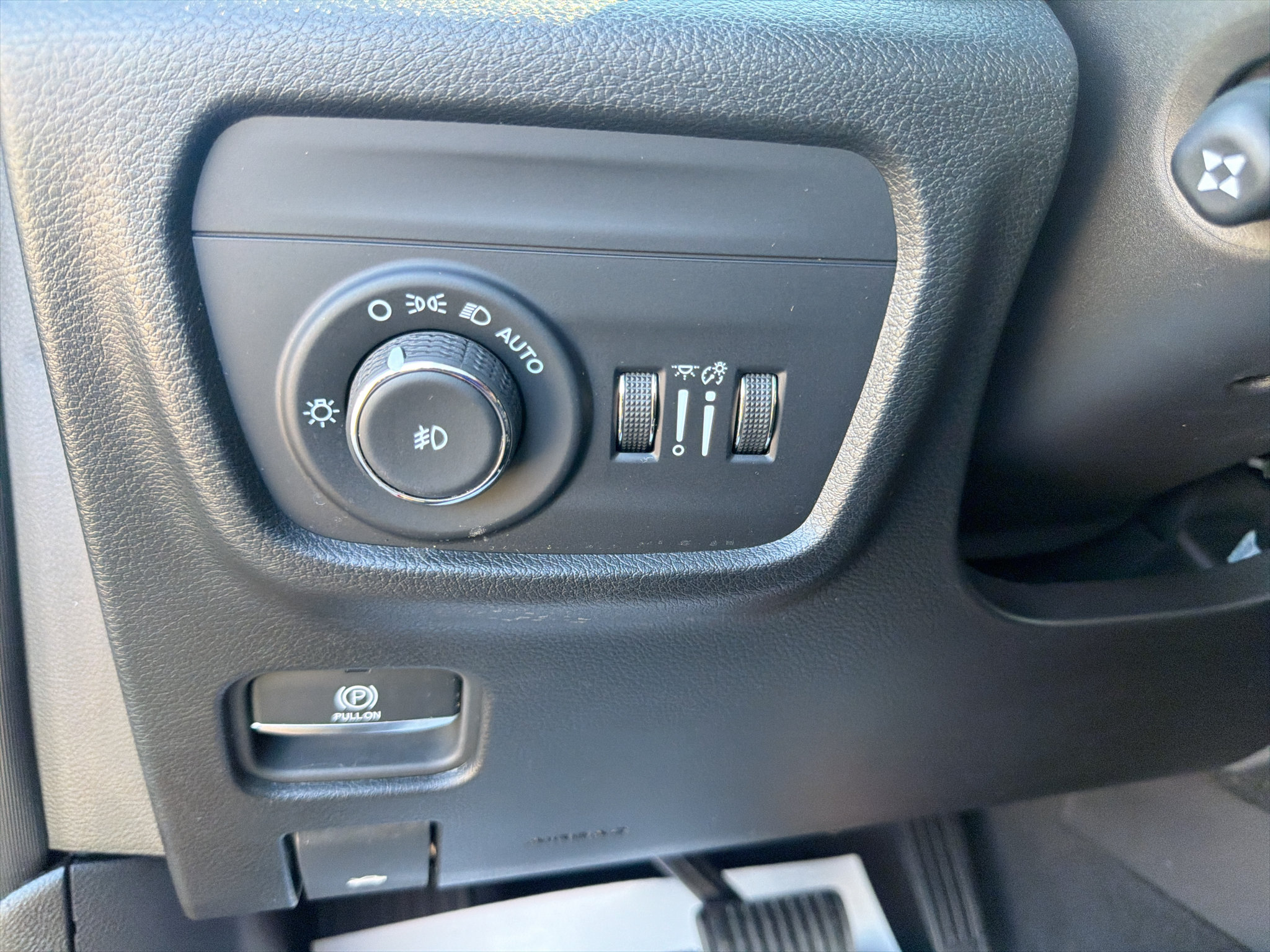 Used 2025 Jeep Grand Cherokee L Limited w/ Luxury Tech Group II AWD/4WD image 8