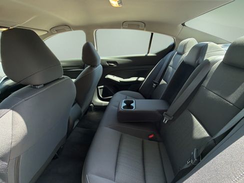 Certified 2025 Nissan Altima 2.5 S FWD image 10