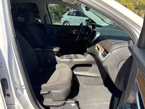 Used 2021 GMC Terrain SLE w/ Driver Convenience Package image 9