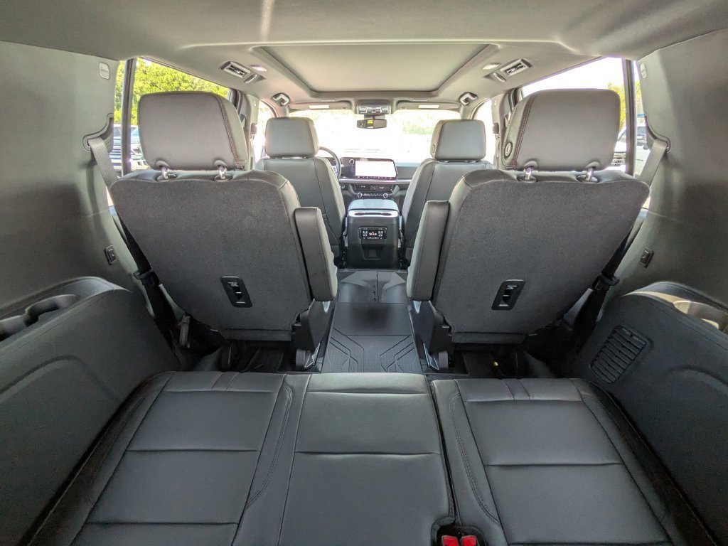 New 2026 Chevrolet Suburban RST w/ Comfort Package RWD image 33