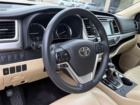 Used 2016 Toyota Highlander XLE image 14
