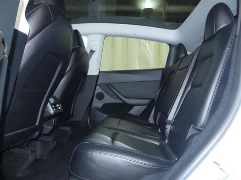 Used 2023 Tesla Model Y AWD image 22