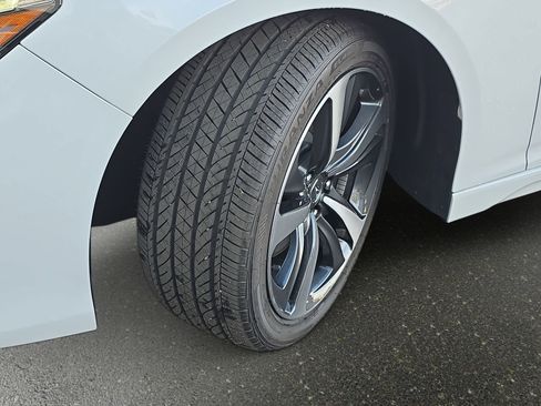 Used 2025 Acura TLX w/ Technology Package image 32