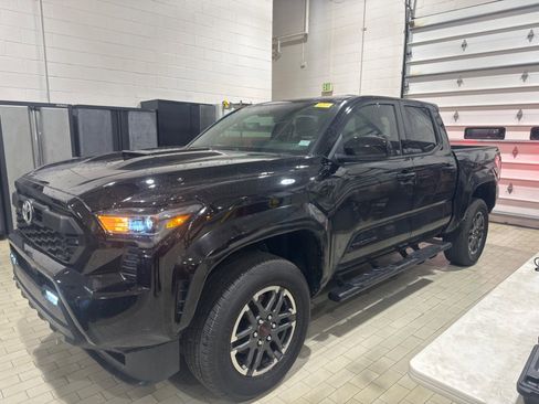 Used 2025 Toyota Tacoma TRD Sport image 47