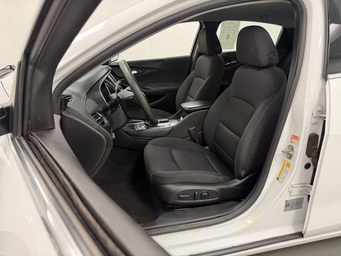 Used 2018 Chevrolet Malibu LT FWD image 18