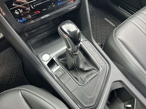 Certified 2022 Volkswagen Tiguan SE R-Line image 15