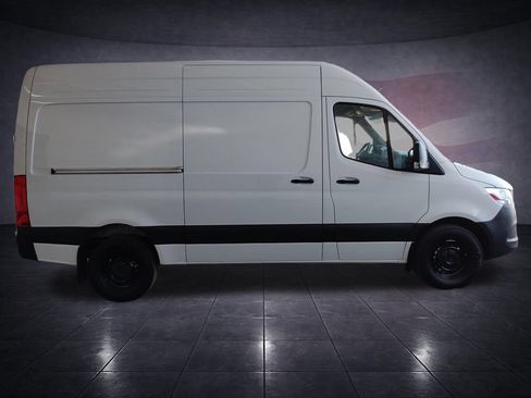 Used 2024 Mercedes-Benz Sprinter 2500 image 6
