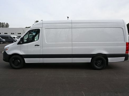 Used 2025 Mercedes-Benz Sprinter 2500 image 3