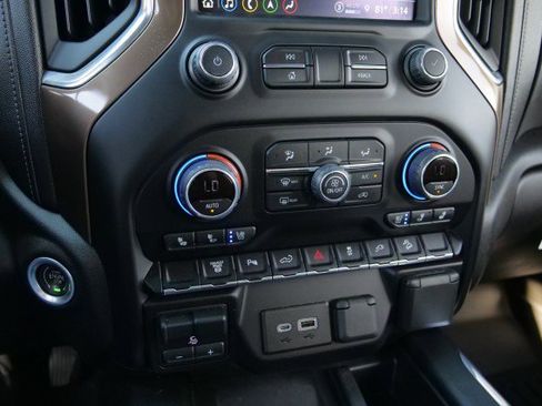 Used 2022 Chevrolet Silverado 2500 High Country w/ Z71 Off-Road Package image 15