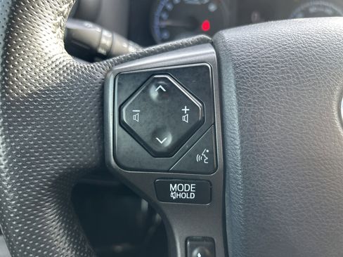 Used 2018 Toyota Tacoma TRD Off-Road image 27