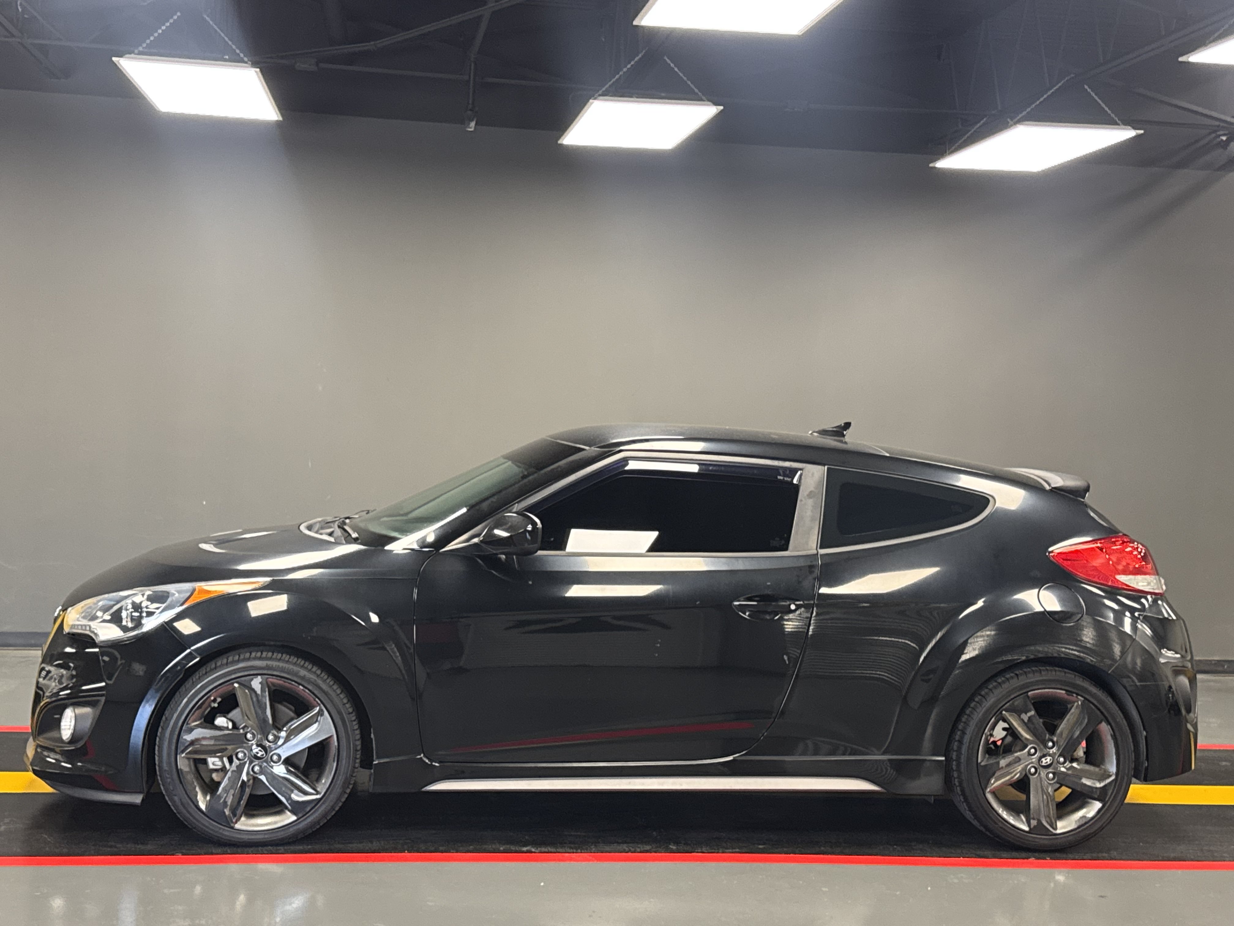 Used 2015 Hyundai Veloster Turbo R-Spec FWD image 2