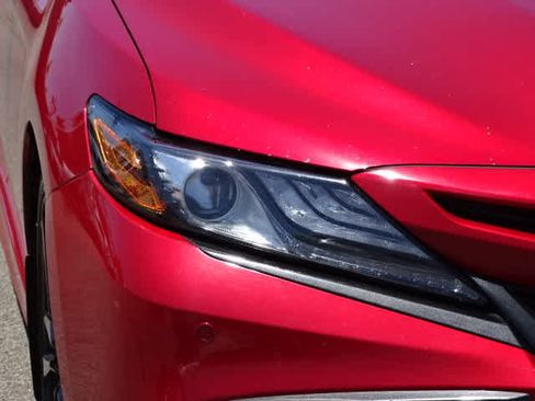 Used 2022 Toyota Camry XSE w/ Navigation Package FWD image 5