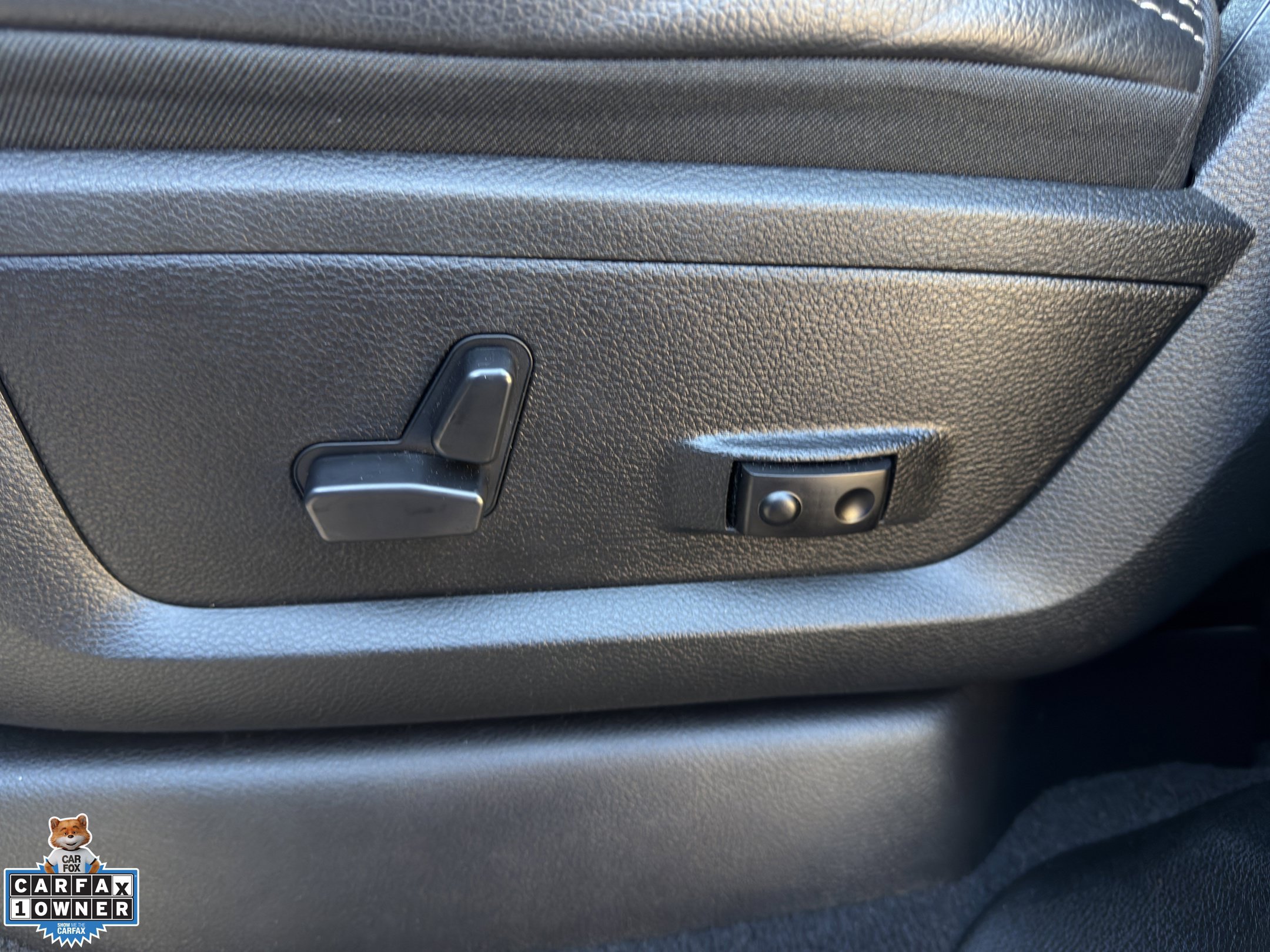 Used 2025 RAM 2500 Laramie AWD/4WD image 29