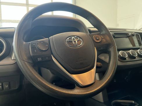 Used 2018 Toyota RAV4 LE image 14