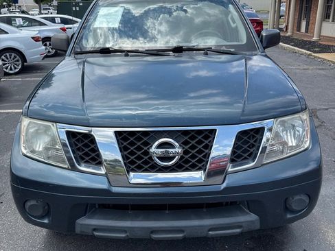 Used 2014 Nissan Frontier SV RWD image 2
