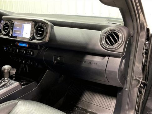 Certified 2022 Toyota Tacoma TRD Off-Road image 17