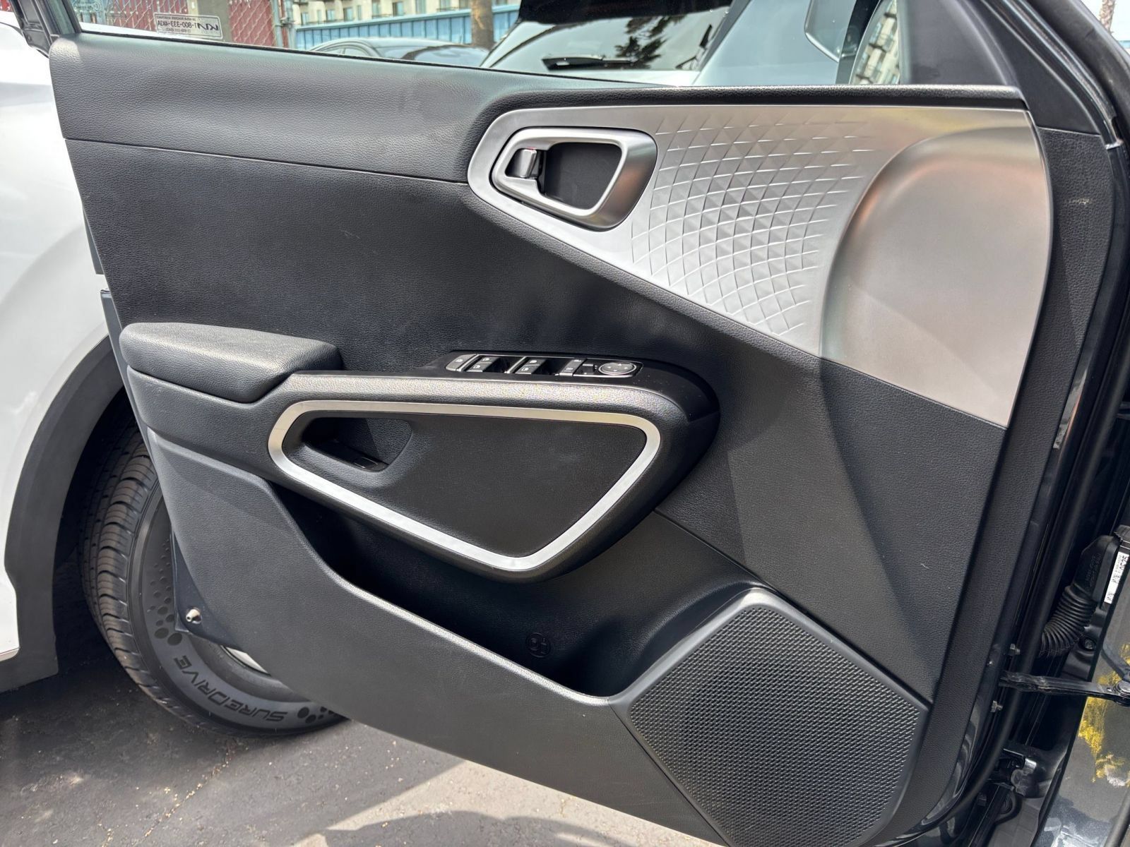 Used 2025 Kia Soul LX w/ LX Technology Package FWD image 18