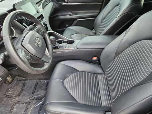 Used 2022 Toyota Camry SE FWD image 11