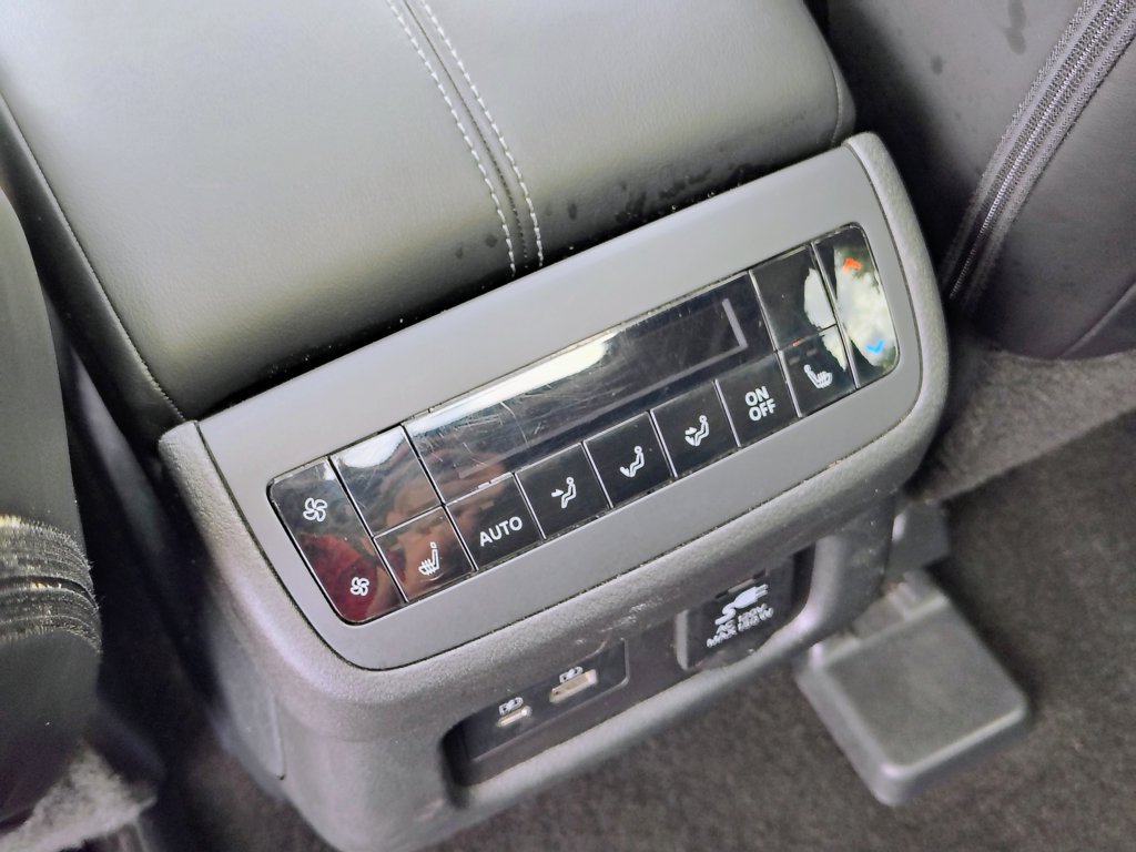 Used 2024 Nissan Pathfinder Platinum AWD/4WD image 41