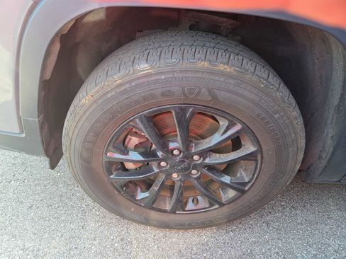 Used 2023 Jeep Cherokee Altitude Lux image 8