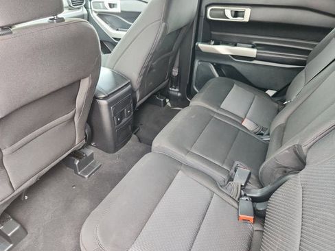 Used 2023 Ford Explorer XLT image 13