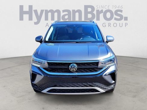 Used 2024 Volkswagen Taos SE w/ Panoramic Sunroof Package AWD/4WD image 8