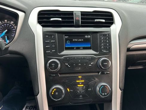 Used 2015 Ford Fusion SE FWD image 16