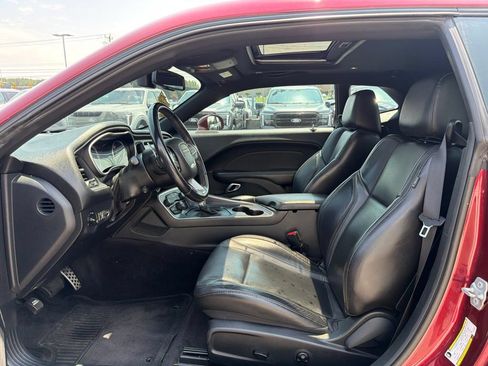 Used 2018 Dodge Challenger SXT Plus RWD image 13