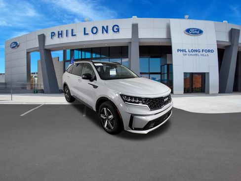 Used 2023 Kia Sorento EX w/ Panoramic Sunroof Package FWD image 7