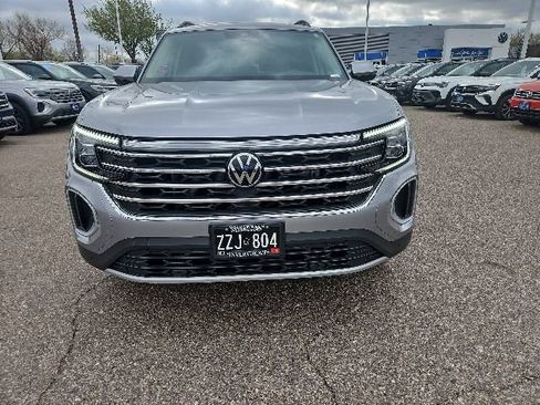 Used 2024 Volkswagen Atlas SE w/ Panoramic Sunroof Package AWD/4WD image 2